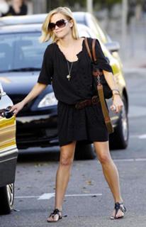 Reese Witherspoon feet photo thumbnail