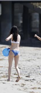 Kendall Jenner feet photo thumbnail