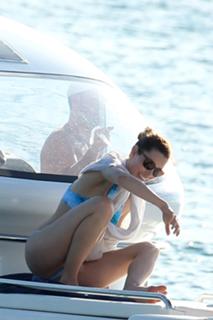 Jessica Biel feet photo thumbnail