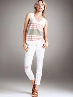 Martha Hunt feet photo thumbnail