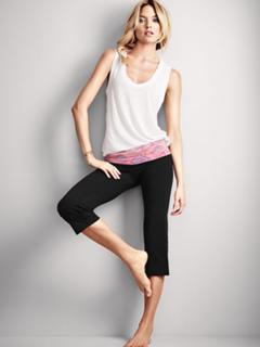 Martha Hunt feet photo thumbnail