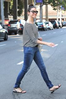 Emmy Rossum feet photo thumbnail