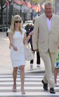 Reese Witherspoon feet photo thumbnail