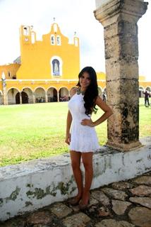 Maite Perroni feet photo thumbnail