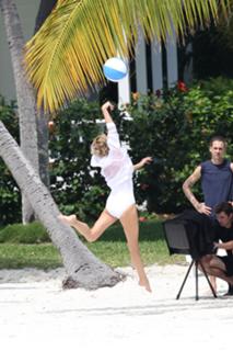 Charlize Theron feet photo thumbnail