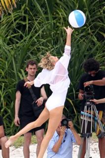 Charlize Theron feet photo thumbnail
