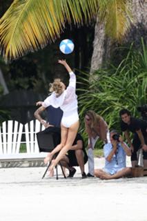 Charlize Theron feet photo thumbnail