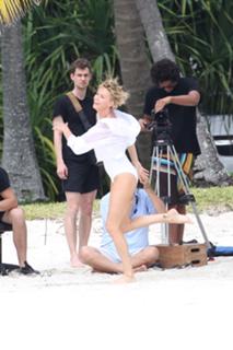 Charlize Theron feet photo thumbnail