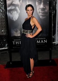 Emily Blunt feet photo thumbnail