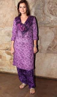 Dia Mirza feet photo thumbnail