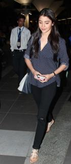 Anushka Sharma feet photo thumbnail