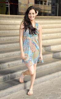 Dia Mirza feet photo thumbnail