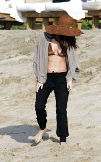 Megan Fox feet photo thumbnail