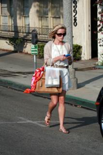 Reese Witherspoon feet photo thumbnail