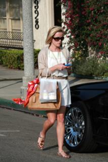 Reese Witherspoon feet photo thumbnail