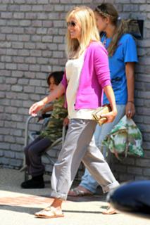Reese Witherspoon feet photo thumbnail