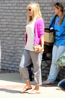 Reese Witherspoon feet photo thumbnail