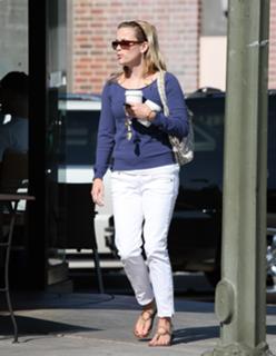 Reese Witherspoon feet photo thumbnail