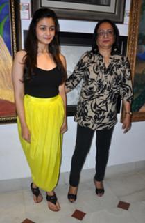 Alia Bhatt feet photo thumbnail