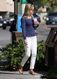 Reese Witherspoon feet photo thumbnail