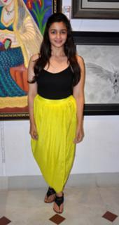 Alia Bhatt feet photo thumbnail