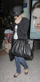 Reese Witherspoon feet photo thumbnail