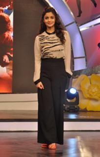 Alia Bhatt feet photo thumbnail
