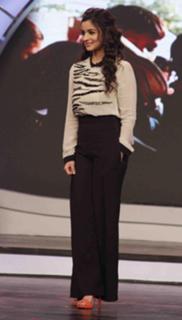 Alia Bhatt feet photo thumbnail