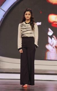 Alia Bhatt feet photo thumbnail
