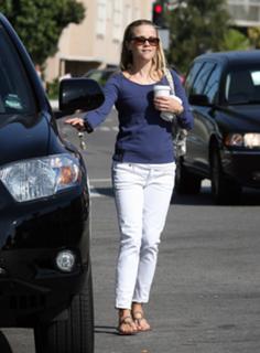 Reese Witherspoon feet photo thumbnail
