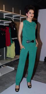 Kangana Ranaut feet photo thumbnail