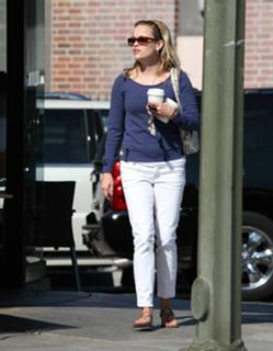 Reese Witherspoon feet photo thumbnail