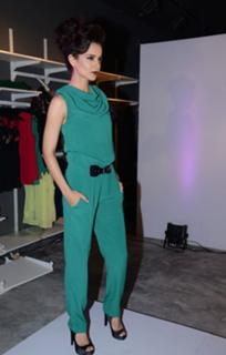 Kangana Ranaut feet photo thumbnail