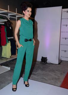 Kangana Ranaut feet photo thumbnail