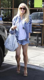 Jessica Simpson feet photo thumbnail