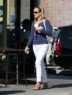 Reese Witherspoon feet photo thumbnail