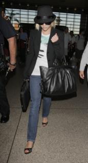 Reese Witherspoon feet photo thumbnail