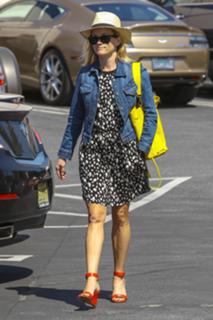 Reese Witherspoon feet photo thumbnail