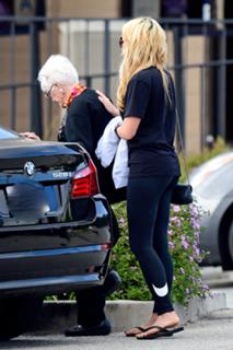 Amanda Bynes feet photo thumbnail