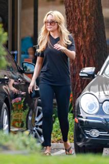 Amanda Bynes feet photo thumbnail