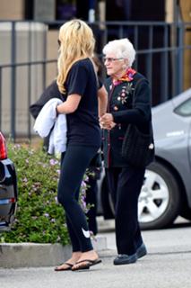 Amanda Bynes feet photo thumbnail