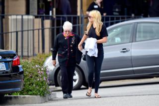 Amanda Bynes feet photo thumbnail