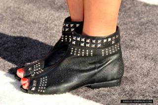 Ashlee Simpson feet photo thumbnail