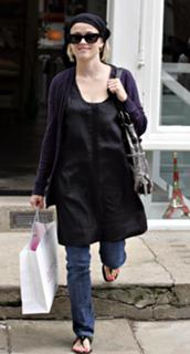 Reese Witherspoon feet photo thumbnail