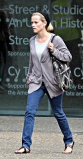 Reese Witherspoon feet photo thumbnail