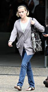 Reese Witherspoon feet photo thumbnail