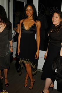 Dania Ramirez feet photo thumbnail