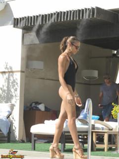Dania Ramirez feet photo thumbnail