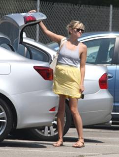Reese Witherspoon feet photo thumbnail