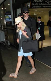 Reese Witherspoon feet photo thumbnail